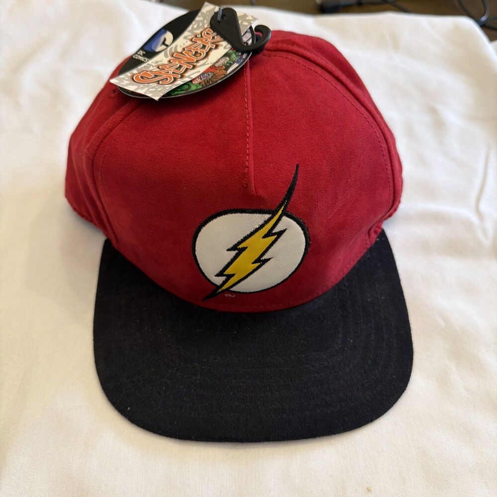 New w/ Tags- DC Comics The Flash Embroidered Logo Faux Suede Snapback Hat Cap